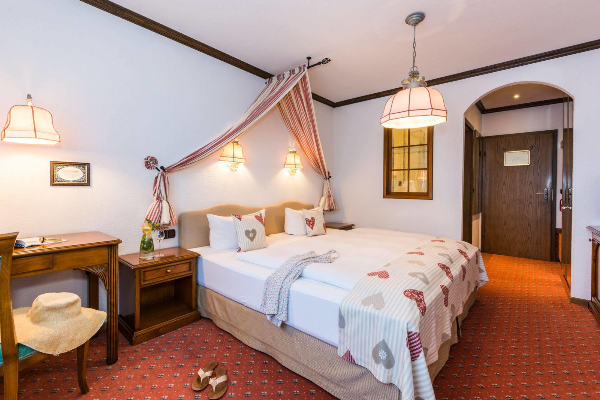 Lohmann's Romantik Gravenberg Hotel Langenfeld (North Rhine-Westphalia)
